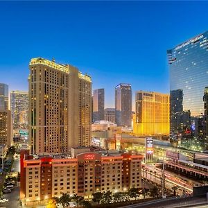 Panorama Vista Suite- 1Br 2Ba, Full Kitchen, Strip View, Balcony, Corner Unit